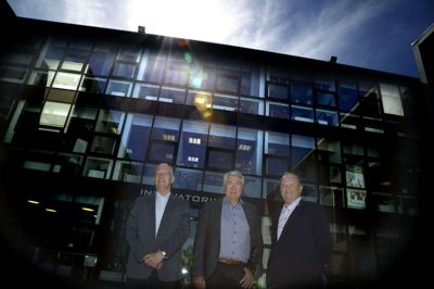 Niels Vestermark (t.v.), Torben Jensen og Preben Kristensen er alle godt tilfredse med den retning, Innovatorium bevæger sig i. Foto: Henrik Ole Jensen