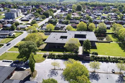 Den knap 2000 kvadratmeter store grund rummer mange muligheder for boligbyggeri. De nærmere planer for Fællesbos konkrete boligprojektet vil hverken bygherren, byggerådgiveren eller entreprenøren sige noget om. Foto: Tom Laursen