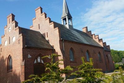 Fasterholt Sogn skal vælge et helt nyt menighedsråd til efteråret. Alle fire medlemmer træder tilbage. Ved tirsdagens orienteringsmøde kom én interesseret. Uden menighedsråd vil den snart 130 år gamle kirke blot blive rammen om dåb og begravelser, lyder bekymringen. Foto: Jesper Wind