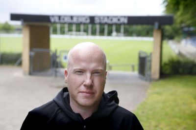 Jørgen Trankjær har arbejdet med Vildbjerg Cup i 12 år. Og arbejde er der altid nok af både før, under og efter den store begivenhed. Årets aflysning har derfor frigivet plads i kalenderen til en fælles sommerferie for hele familien - for første gang siden han blev ansat. Foto: Flemming Hansen