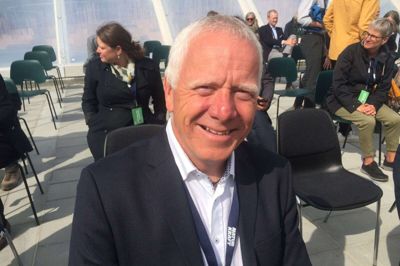 Byrådsmedlem Kristian Andersen (KD):
- Naturkraft kommer lige på det rigtige tidspunkt, når det gælder debatten om bæredygtighed. Naturkraft sætter fokus på bæredygtighed. I Naturkraft bliver alt leget ind i gæsterne. Naturkraft er en god blanding af viden og leg.
- På den måde henvender attraktionen sig til alle aldre. Det er et emne, som optager stort set alle mennesker i hele verden. Jeg tror, det bliver et tilløbsstykke.
- Grøn omstilling og bæredygtighed er på alles læber. Et besøg på Naturkraft betyder, at al snakken kan blive visualiseret og perspektiveret.
- Jeg håber på længere sigt, at stedet bliver et oplagt sted for udflugter og for konferencer, som har grøn energi, klima og bæredygtighed som tema. Det er en turistattraktion med indhold.
- Dertil kommer, at vi kan få budskabet bredt ud om, at Ringkøbing-Skjern Kommune satser på klimaet. Foto: Ole Skydt