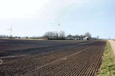 Sådan ser ejendommen på Visgårdvej ud i dag - set fra 800 meter afstand. Foto: Niels Houe Møller/Byg & Miljø