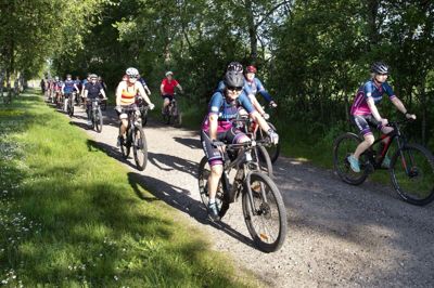 Kibæk MTB har oplevet en fremgang det seneste år på 20 medlemmer, så der nu er 80. Blandt dem er »Kvinder på grus«. Foto: Tom Laursen