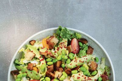 Lækker salat med cæsarinspireret dressing. Foto: Line Thit Klein