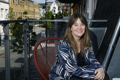Michelle Unzué skriver fra sit hjem i Herning på spansk om Danmark og danskerne. Foto: Henrik Ole Jensen