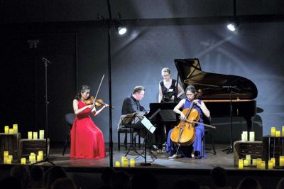Trio con Brio og musikerne indgik i forskellige konstellationer under festivalen, men én gang oplevede man dem alene, nemlig i Tjajkovskijs Klavertrio i a-mol, hvor ensemblets chef, Klara Bernat, i øvrigt tog tjansen som nodevender. Foto: Ensemble MidtVest/Søren Langkjær