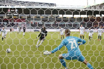 På straffespark udlignede Sory Kaba til 1-1. Herfra stod FCM på kampen. Foto: Tom Laursen