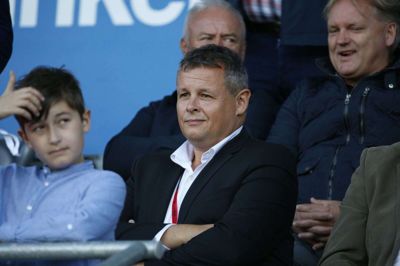 Herning-borgmester Lars Krarup var lidt betænkelig i kampens indledning. Siden blev smilet noget bredere. Foto: Tom Laursen