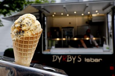 Dyrby’s udvider for en kort periode sortimentet med en guld-is. Foto: Henrik Ole Jensen
