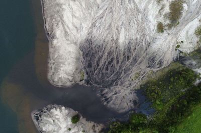 Dronefotos af brunkulsområdet i Søby. I områdets sydvestlige del med indkørsel til P fra Fasterholtgårdvej ligger et område med ørkenlandskab, der klart er et besøg værd. Foto: Flemming Hansen