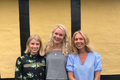 I dag er de tre unge kvinder stadigvæk venner. Deltagelsen i konkurrencen har givet dem et sammenhold, som er bedre end det man får, hvis man bare går i byen sammen, mener de. Fra venstre er det Frederikke Bastkjær, Kathrine Mikkelsen og Laura Søgaard Foto: Privatfoto