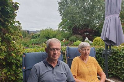 Planterne i ægteparrets baghave behøver ikke være bange for at blive beskåret for meget. - Det kunne vi ikke drømme om. Så er der slet ikke noget værn, siger Birgitte Heller.