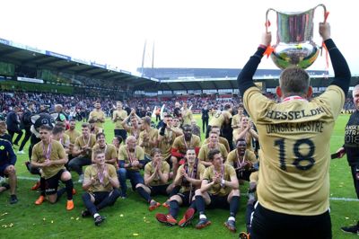 Cheftræner Brian Priske forventer at se en ordentlig præstation på banen, før alle tøjler bliver sluppet, og guldfesten bryder løs på MCH Arena. Foto: Tom Laursen