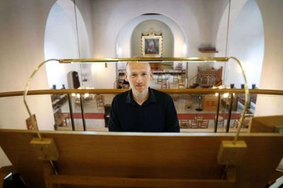 Jesper Thimsen spiller Bach, Grieg og Mozart på kirkens velklingende orgel. Foto: Flemming Hansen