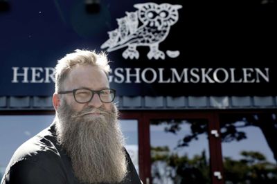 Kristian Stride forlader Herningsholmskolens Holtbjerg-afdeling, hvor han har været leder de seneste fire år. Har har fået job som skoleleder i Silkeborg.