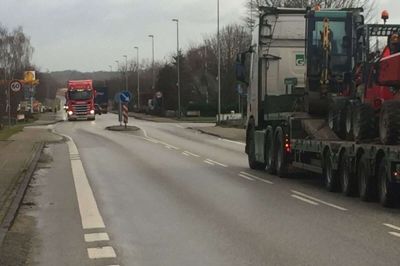 Krydset i Vorgod-Barde, hvor tre biler stødte sammen i marts. Mellem fem og otte procvent af trafikken på rute 15 er tung transport som lastbiler.