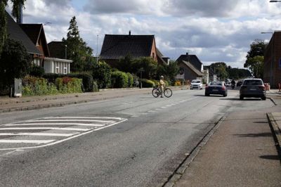 Lind Hovedgade skal i højere grad fungere på præmisserne for de bløde trafikanter, når gaden formentlig til næste år har undergået en større renovering og forskønnelse. Foto: Henrik Ole Jensen