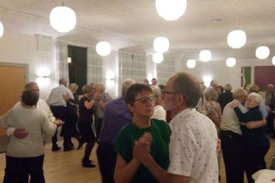 Bodil og Steen Nørremark fyldte Ilskov Forsamlingshus til deres hyggedans. Nu venter de på at åbne igen, og programmet for 2021 er klar. Foto: Jesper Wind