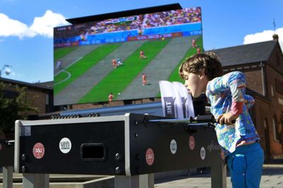 Søndag kommer der ikke fodbold, men opera på en storskærm på Torvet. Foto: Flemming Hansen
