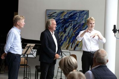 Fra lørdagens talk på Carl-Henning Pedersen & Else Alfelts Museum ses Mads Bille, Bo Holten og komponist Frederik Zeuthen. Foto: Tom Laursen