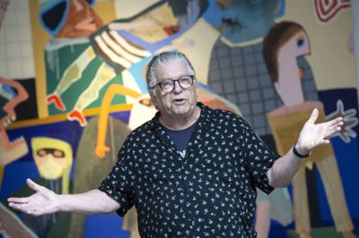 - Jeg har taget alt det cirkus med, som jeg kunne. Der er noget til alle, sagde den 80-årige multikunstner Leif Sylvester Petersen ved ferniseringen i Videbæk lørdag 29. august. Foto: Tom Laursen