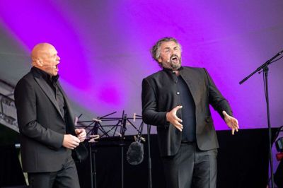 Bo Boje Skovhus og Peter Lodahl fik sunget igennem på scenen i Sdr. Anlæg under Herning Opera Festival. Foto: Tom Laursen