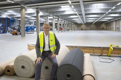 Egetæpper-direktør John Vestergaard måtte mandag morgen meddele, at 25 ansatte skal afskediges. Foto: Tom Laursen