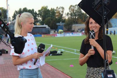Journalist og fodboldekspert Arnela Muminovic (t.h.) har i en årrække dækket dansk og international kvindefodbold. Hun glæder sig over Pernille Harders opsigtsvækkende skifte til Chelsea. Foto: Alexander Paaske, DBU
