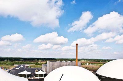 Sønderjysk Biogas, som Vestjysk Andel har investeret i gennem Sønderjysk Biogas Invest, der ejer halvdelen af anlægget, har en kapacitet på 42 milliarder liter biogas. Foto: PR-foto