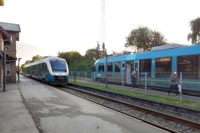 I Hammerum måtte passagerer fra Arriva-toget mellem Aarhus og Herning stige ud og skifte til en bybus det sidste stykke mod Herning. Foto: Lars Work