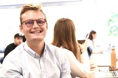 Emil Haugaard valgte at søge ind på kandidatuddannelsen ITKO, da den giver kompetencer, som er i høj kurs hos erhvervslivet. Foto: Rasmus Eriksen