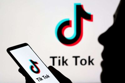TikTok er et socialt medie, hvor brugere eksempelvis kan dele korte videoer med sang-efterligning, humor og dans. Foto: Dado Ruvic/Reuters