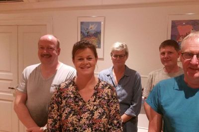 De vil, at Fasterholt selv bestemmer over landsbyens kirke. Fra venstre i det nye menighedsråd er det Thomas Thomsen, Karina Kaas, Pia Bækgaard Jensen, Allan Husballe og Jens Chr. Jensen. Foto: Jesper Wind