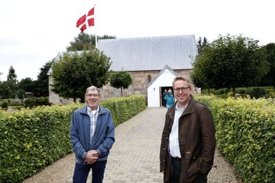Jens Olesen (t.v.) er nyt medlem af menighedsrådet i Skarrild. Han har tidligere været medlem, men da han blev ansat som graver, måtte han træde ud. Tommy Nordvang Veng er det andet nye medlem af menighedsrådet. Foto: Flemming Hansen