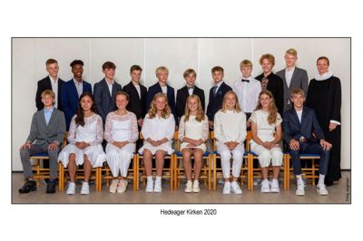 konfirmation Lørdag 15. august blev følgende konfirmeret i Hedeagerkirken: Jesper B. Olesen, Dereje N. Jensen, Karl-Aksel Tilly, Carl Ø. Christensen, Emil G. Kjer, Karlis V. Peca, Mikkel L. Velbæk, Mads Emil G. Nielsen, Carl Emil J. Pedersen, Valentrin M. Bach, Magnus S. Jensen, Maya Y. Gotfredsen, Anna G. Davies, Thea T. Lauridsen, Malou N. Rytter, Therese Vestermark, Clara M. Sørensen og Jens Frederik G. Nielsen. Konfirmanderne ses sammen med sognepræst Hanne Marie Meier. Foto: Erling Jørgensen