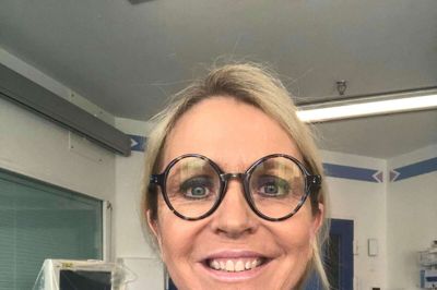 Sygeplejersken Henriette Karina Toftlund Bjørnholt blev smittet i marts. - Dengang gik jeg på arbejde en lille uges tid med hovedpine. Dengang vidste man ikke, at hovedpine er et symptom på corona. Det var først, da jeg fik feber, at jeg blev sygemeldt, fortæller Henriette Karina Toftlund Bjørnholt. Foto: Privatfoto
