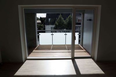 Store glaspartier, altaner til begge sider og et fint lysindfald skal blandt andet være med til at lokke lejerne ind i det nye byggeri, Bogtrykkergården, på hjørnet af Th. Nielsens Gade og Silkeborgvej i Herning. Foto: Flemming Hansen