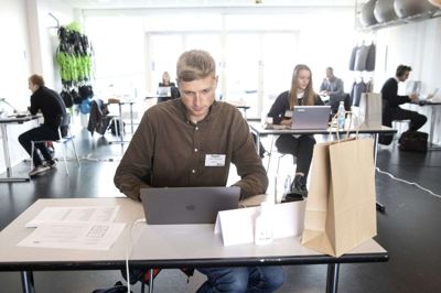 Troels Thomsen fra Peplon talte sammen med andre iværksættere med erfarne erhvervsfolk på zoom-møder, for at de kunne blive bedre til at klare udfordringerne ved at være en ny, bæredygtig virksomhed. Foto: Tom Laursen