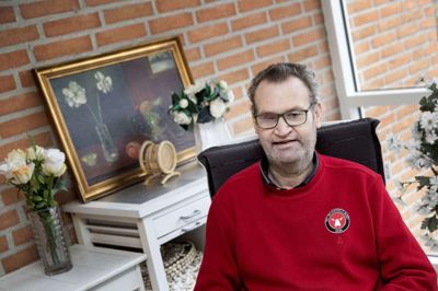 Leif Ravnsgaard har på grund af kræft måttet sige farvel til tjansen som frivillig på MCH Arena. Han fejrer sin 60-årsfødselsdag med tre måneders forsinkelse og åbent hus på et værtshus. Foto: Tom Laursen