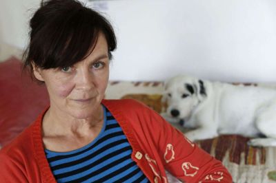 Camilla Thyrring Ludvigsen voksede op mellem Brande og Arnborg som datter af Hernings museumsdirektør gennem mange år, Ulla Thyrring. I dag bor hun på Amager og er aktuel med portrætbogen »Mellem Virkelighed og Fantasi« om hendes naivistiske billedunivers.