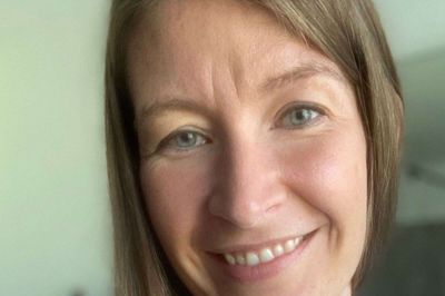 Anne Harbo Bjørnskov siger, at det er i tråd med nordisk tradition at lade børnene sove ude i barnevognen. Vi er generelt meget ude med børnene i barnevognen og på legepladserne, så det er derfor også naturligt at stille dem ud for at sove. foto: Privatfoto
