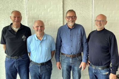 Fem gamle kammerater fra Herning-egnen indleder på søndag en længere vandretur rundt om Ringkøbing Fjord. Fra venstre ses Frank Svendsen, 69, Ove Nielsen, 76, Erik Mortensen, 68, og Ole B. Olesen, 68. Peter Juno, 67, kunne ikke være med, da billedet blev taget. Foto: Privatfoto