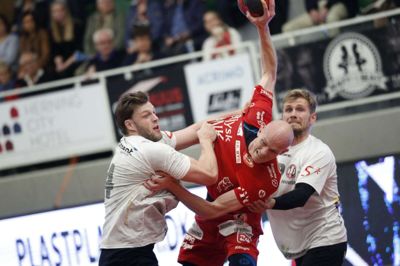 Der var god fight på banen, da HCM tog hjemmebanesejr over HØJ Elite, der var nødsaget til at begå adskillige straffekast mod HCM spillerne, når de brød igennem forsvaret. Foto: Flemming Hansen