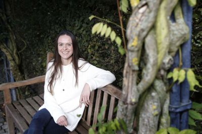»Kea« er det japanske ord for omsorg, og det er netop omsorg, der er drivkraften i KeasCare, som Lone Bliksted sammen med en veninde fra gymnasietiden i Herning har etableret. Den nye virksomhed, der tilbyder privat sygepleje, er dog kun et skridt på vejen; indtjeningen skal være med til at finansiere det private plejehjem, som Lone Bliksted drømmer om engang at kunne åbne. Foto: Flemming Hansen