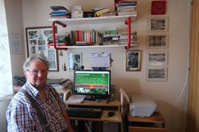 Christian Østergaard Jensen interesserer sig for lokal- og slægtshistorie og kan huske, hvordan ensilage og møg blev håndteret for mange årtier siden. Foto: Henrik Lind Jørgensen