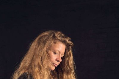 Pianisten Christina Bjørkøe giver koncert sammen med Ensemble MidtVest. Foto: Thorbjørn Fessel