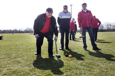 Simmelkær krocketklub træner mandag og onsdag eftermiddag og lørdag formiddag på banerne i Simmelkær. Foto: Tom Laursen