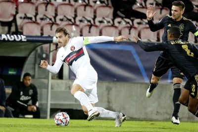 Erik Sviatchenko (t.v.) ærgrer sig over FCM’s elendige start på kampen. Foto: Tom Laursen