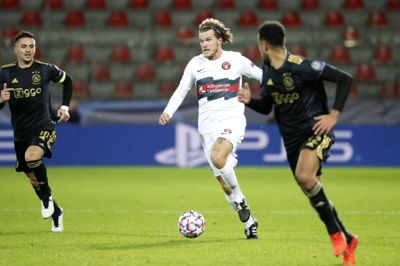 Alexander Scholz (i.m.) og resten af FCM-holdet risikerer at skulle spille sin sidste hjemmekamp i Champions League-puljen på en anden hjemmebane end MCH Arena. Ifølge engelske Daily Mail er Signal Iduna Park i Dortmund i spil. Foto: Tom Laursen