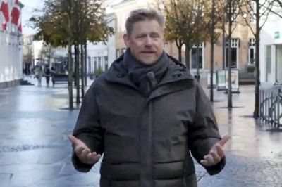 Peter Schmeichel besøgte Herning, da byen fik besøg af Ajax Amsterdam i Champions League. Screendump